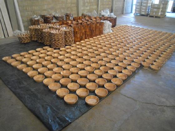 Rubberwood and acacia bowls