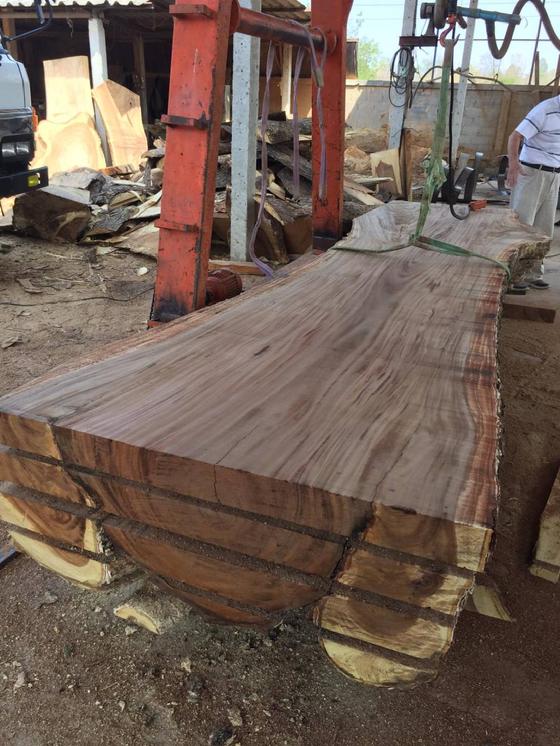 Sawn acacia slabs